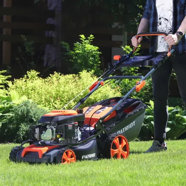 Бензиновая газонокосилка самоходная Patriot PT 47 LS